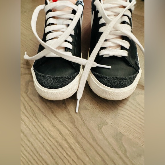 black and white sneakers. Original Nike. size 6.5 - Picture 3 of 6